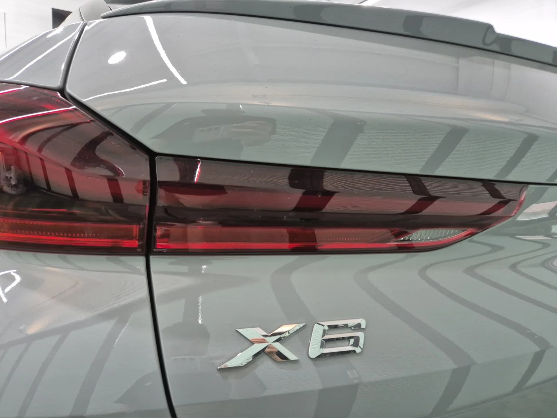 시공 차량 BMW X6